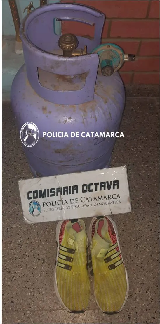 OCTAVA - GARRAFA Y ZAPATILLAS