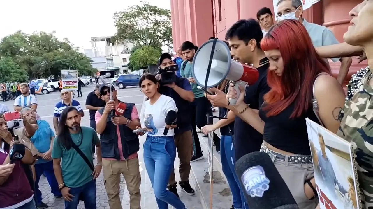 intro cc.00_15_23_28.Imagen fija028