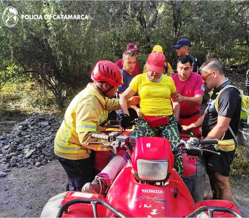 Policías asistieron a una mujer lesionada en la Sierra del Gracián (1)