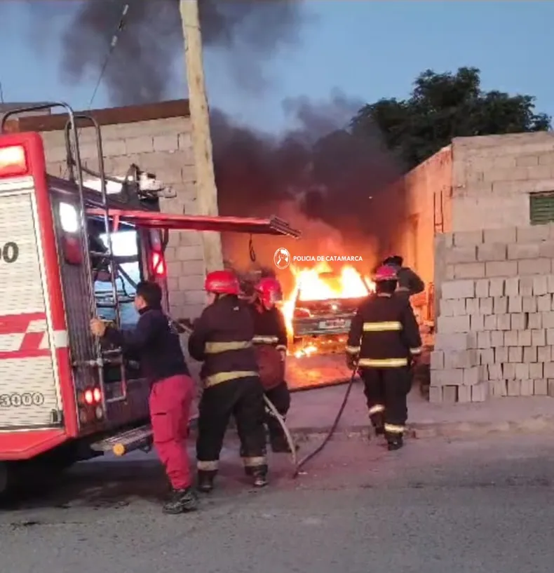 incendio-auto-cria-novena-1jpg