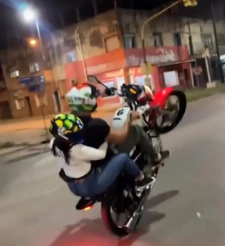 mujer-lesionada-al-caer-de-una-moto-que-hizo-willyjpg